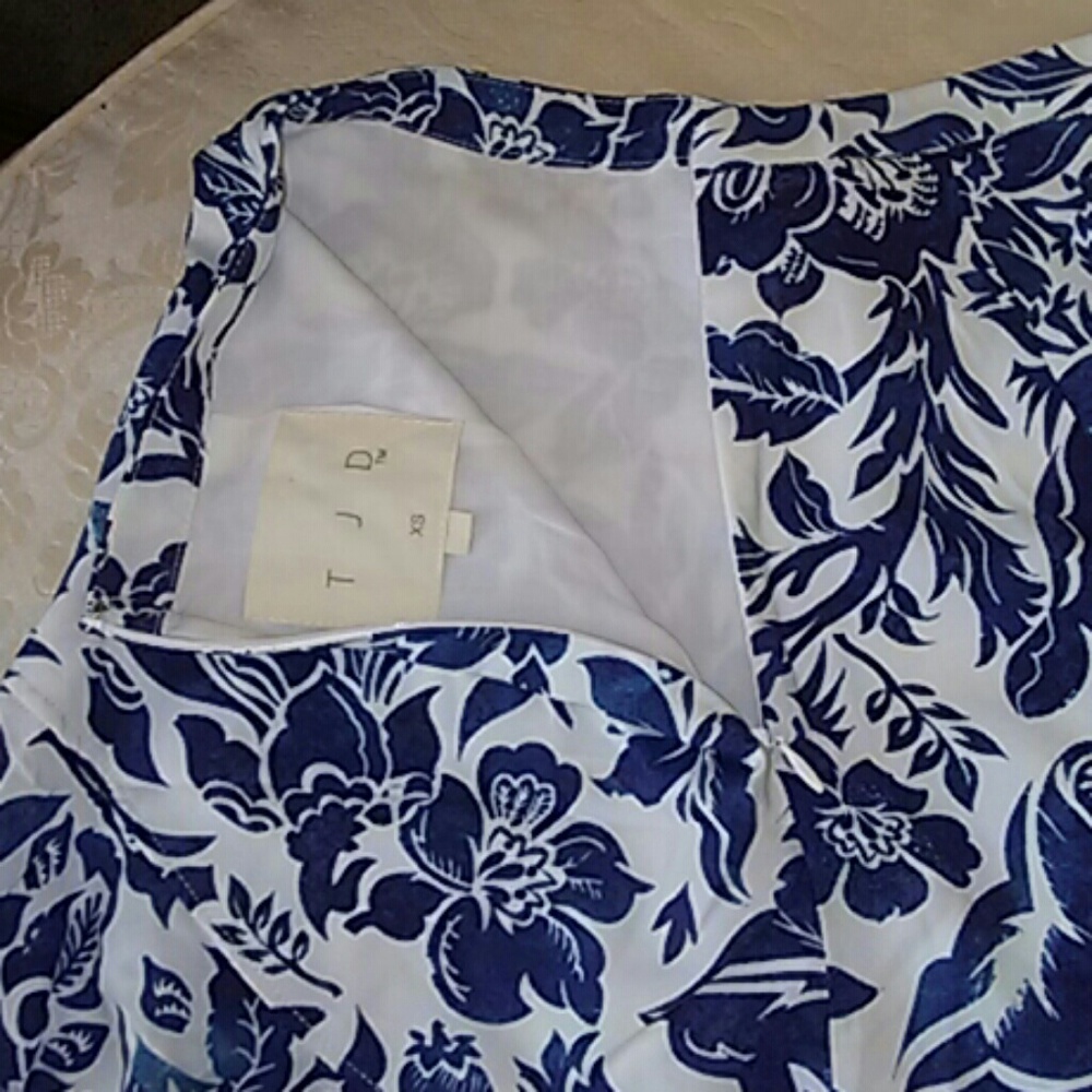 TJD blue floral high waisted shorts - Picture 8 of 8